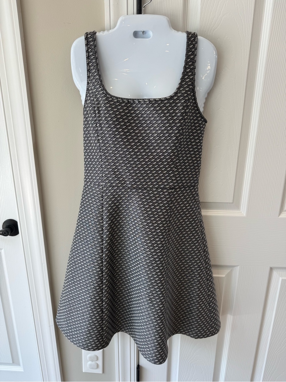 Theory Trekana Circuit Knit Dress NWT Size 8 - Picture 2 of 6